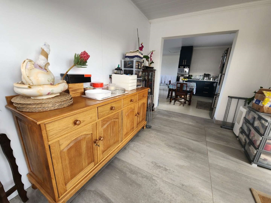 5 Bedroom Property for Sale in Fraaiuitsig Western Cape